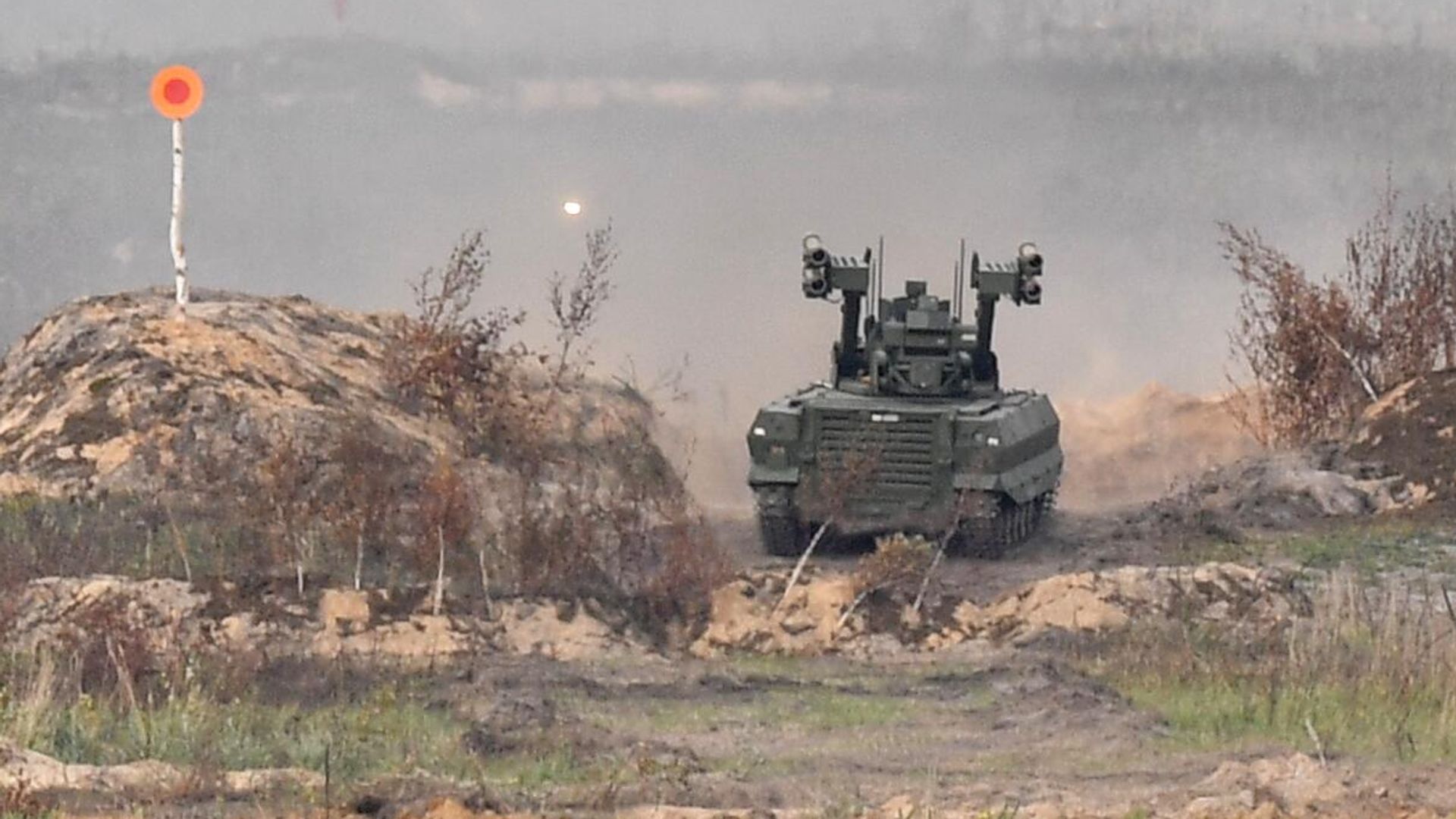 Ударный роботизированный комплекс (РТК) Уран-9 во время основного этапа учений Запад-2021 на полигоне Мулино Ударный роботизированный комплекс (РТК) Уран-9 во время основного этапа учений Запад-2021 на полигоне Мулино - РИА Новости, 1920, 20.09.2021