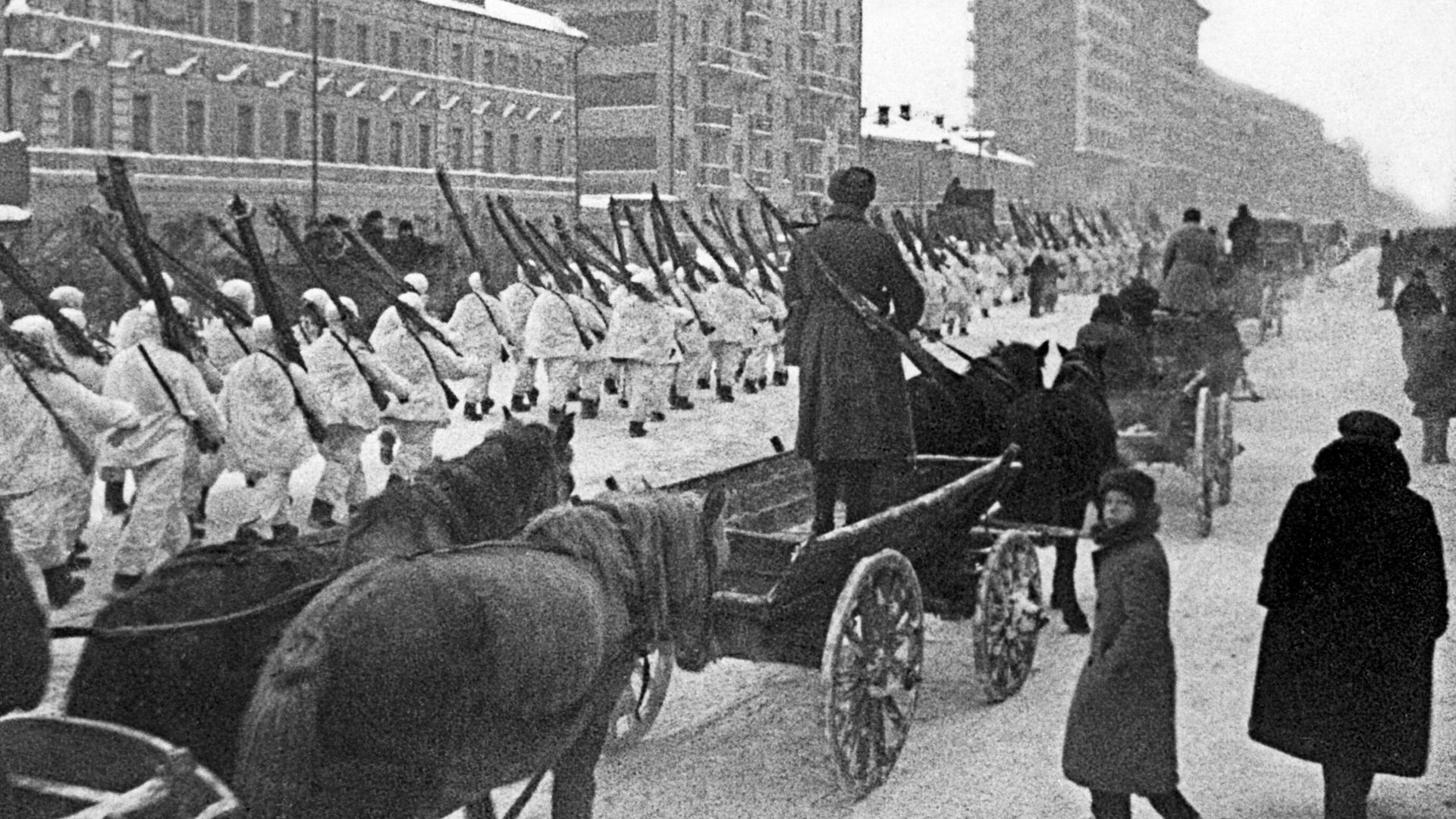 Бойцы Красной Армии после военного парада на Красной площади 7 ноября 1941 года, отправляются на фронт Бойцы Красной Армии после военного парада на Красной площади 7 ноября 1941 года, отправляются на фронт - РИА Новости, 1920, 07.11.2022