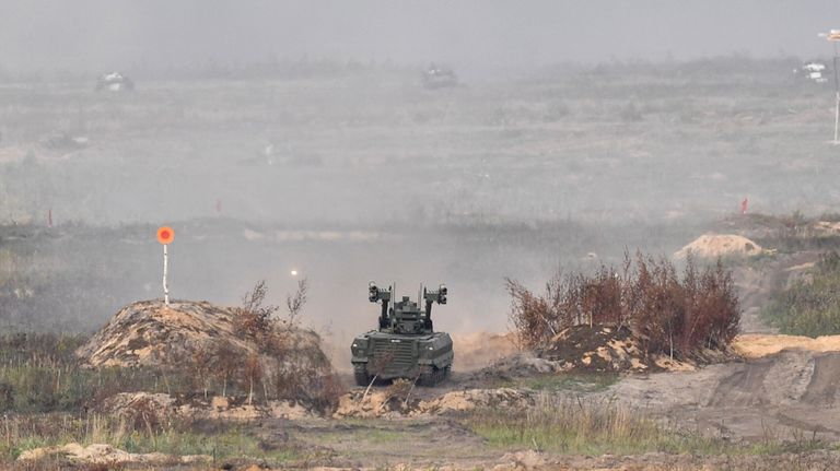 РТК Уран-9 во время основного этапа учений Запад-2021 на полигоне Мулино в Нижегородской области