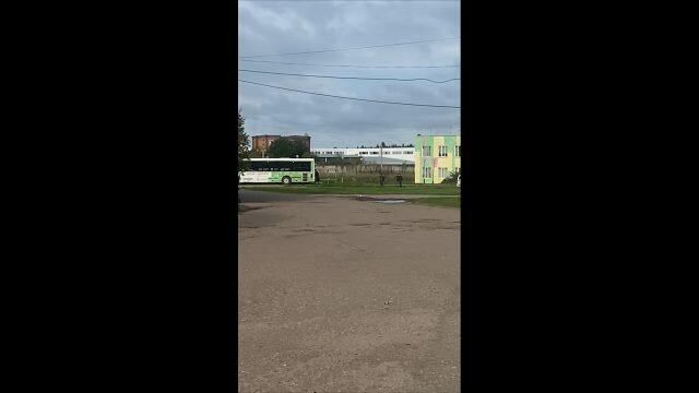 Мигранты покидают общежитие в подмосковном Бужаниново Мигранты покидают общежитие в подмосковном Бужаниново - РИА Новости, 1920, 14.09.2021
