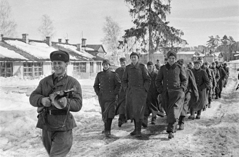 Пленные немцы под Москвой. Декабрь 1941 год Пленные немцы под Москвой. Декабрь 1941 год