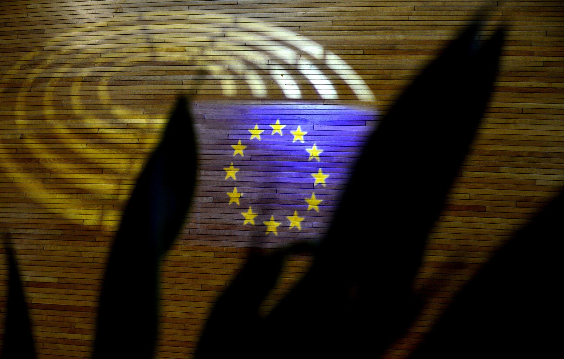 Световая проекция флага Европейского союза в здании Европарламента в Страсбурге Световая проекция флага Европейского союза в здании Европарламента в Страсбурге - РИА Новости, 1920, 31.10.2023