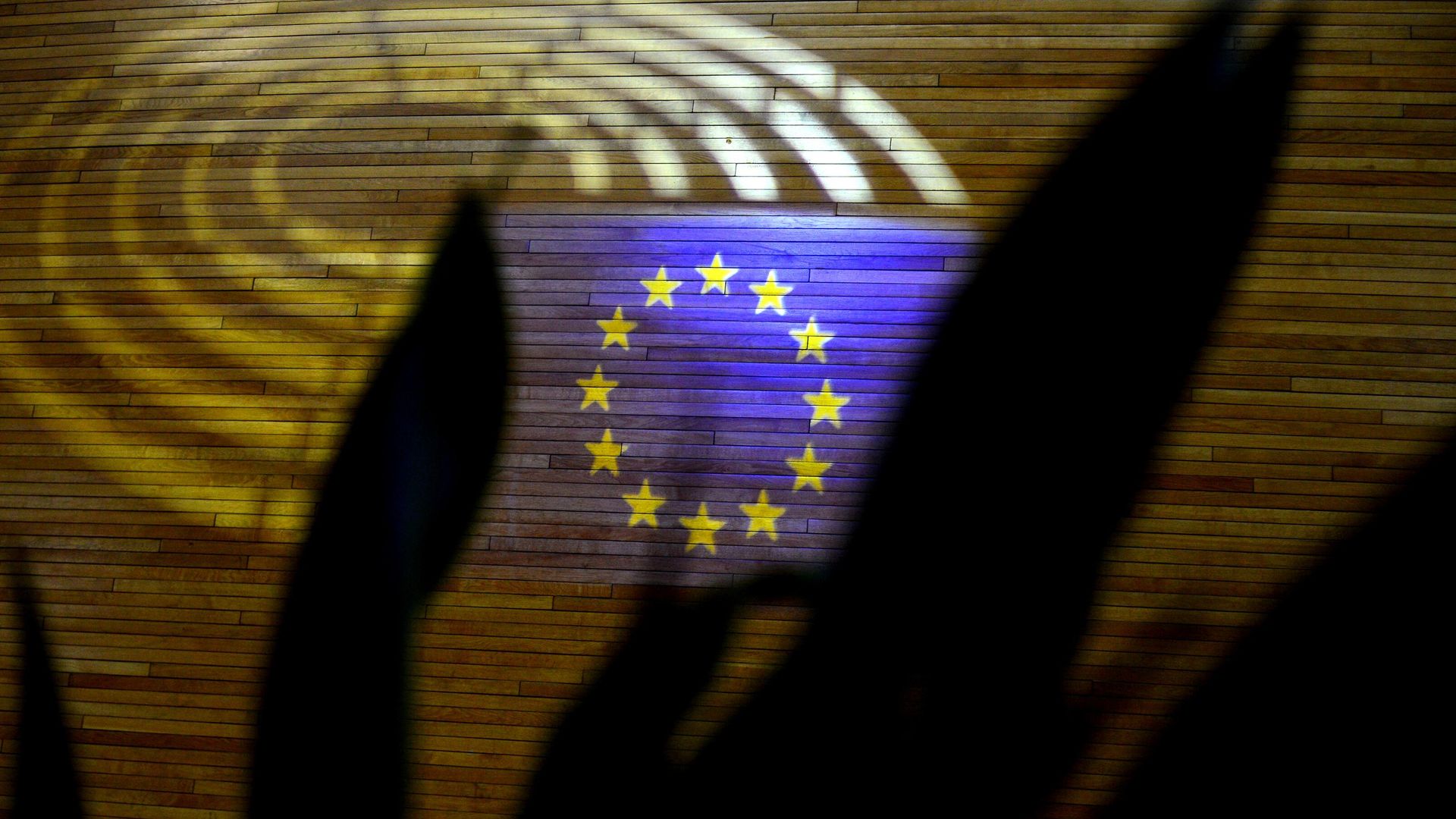 Световая проекция флага Европейского союза в здании Европарламента в Страсбурге Световая проекция флага Европейского союза в здании Европарламента в Страсбурге - РИА Новости, 1920, 12.06.2022