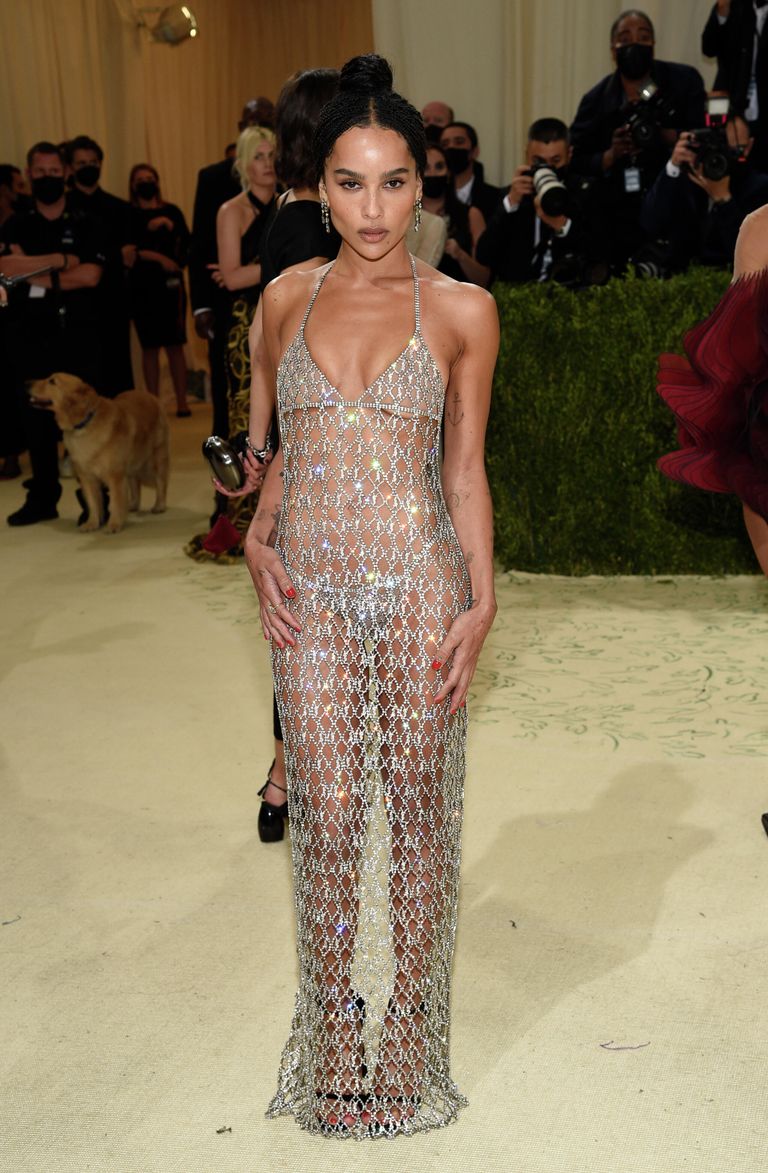 Зои Кравиц на балу Института костюма Met Gala в Нью-Йорке Зои Кравиц на балу Института костюма Met Gala в Нью-Йорке