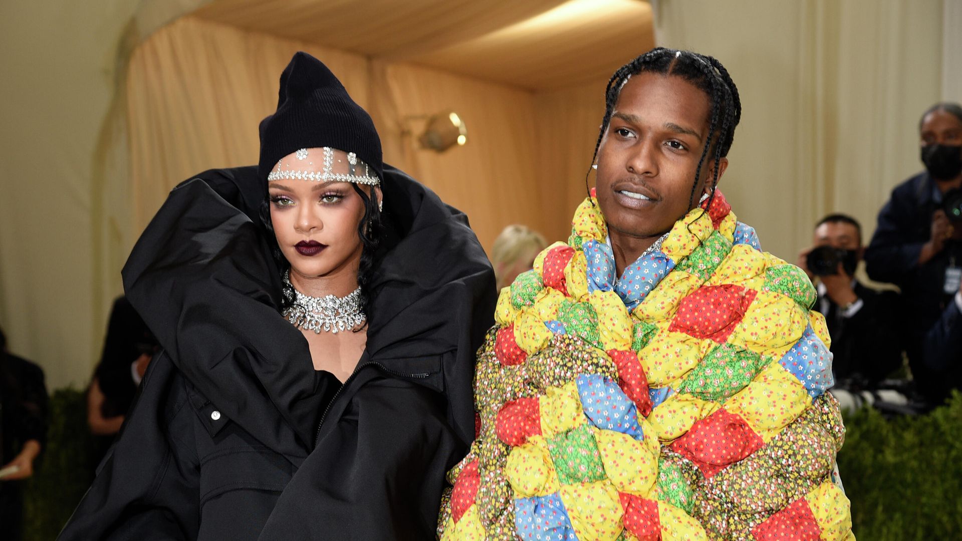 Рианна и ASAP на балу Института костюма Met Gala в Нью-Йорке Рианна и ASAP на балу Института костюма Met Gala в Нью-Йорке - РИА Новости, 1920, 20.07.2023