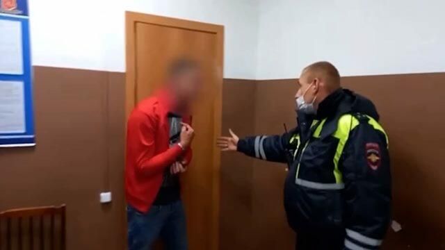 Так надо было – автоблогер о том, почему сел за руль пьяным Так надо было – автоблогер о том, почему сел за руль пьяным - РИА Новости, 1920, 14.09.2021