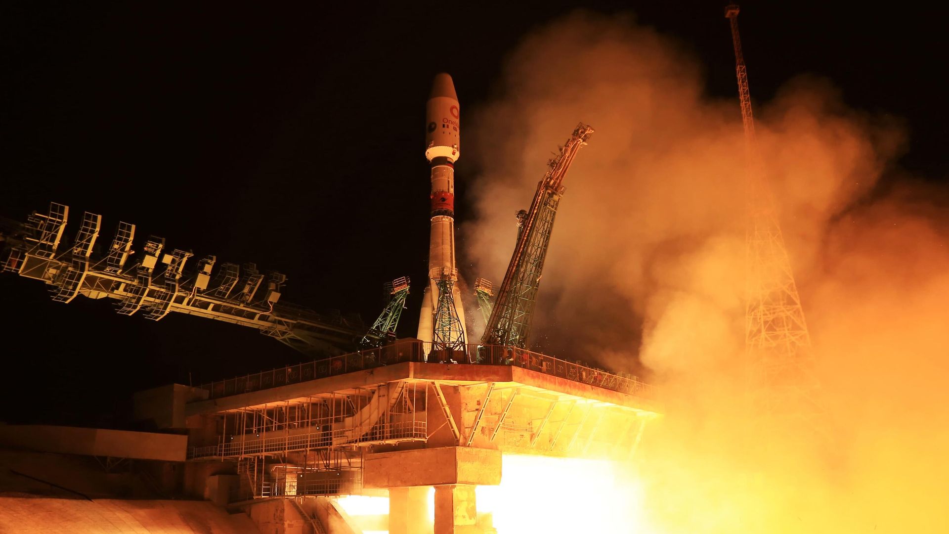 Пуск ракеты-носителя Союз-2.1б с разгонным блоком Фрегат и 34 космическими аппаратами спутниковой компании OneWeb с космодрома Байконур Пуск ракеты-носителя Союз-2.1б с разгонным блоком Фрегат и 34 космическими аппаратами спутниковой компании OneWeb с космодрома Байконур - РИА Новости, 1920, 15.09.2021