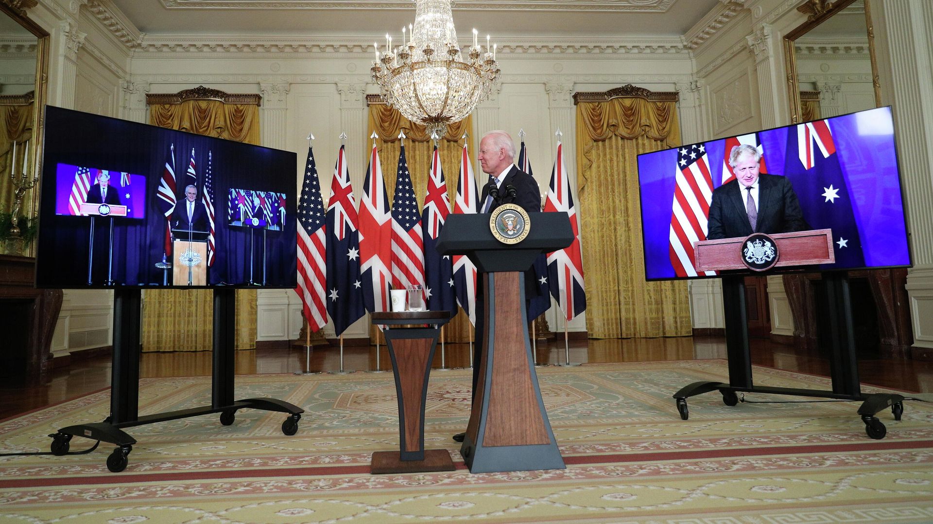 Президент США Джо Байден во время переговоров с премьер-министром Австралии Скоттом Моррисоном и премьер-министром Великобритании Борисом Джонсоном в Белом доме в Вашингтоне Президент США Джо Байден во время переговоров с премьер-министром Австралии Скоттом Моррисоном и премьер-министром Великобритании Борисом Джонсоном в Белом доме в Вашингтоне - РИА Новости, 1920, 04.10.2021