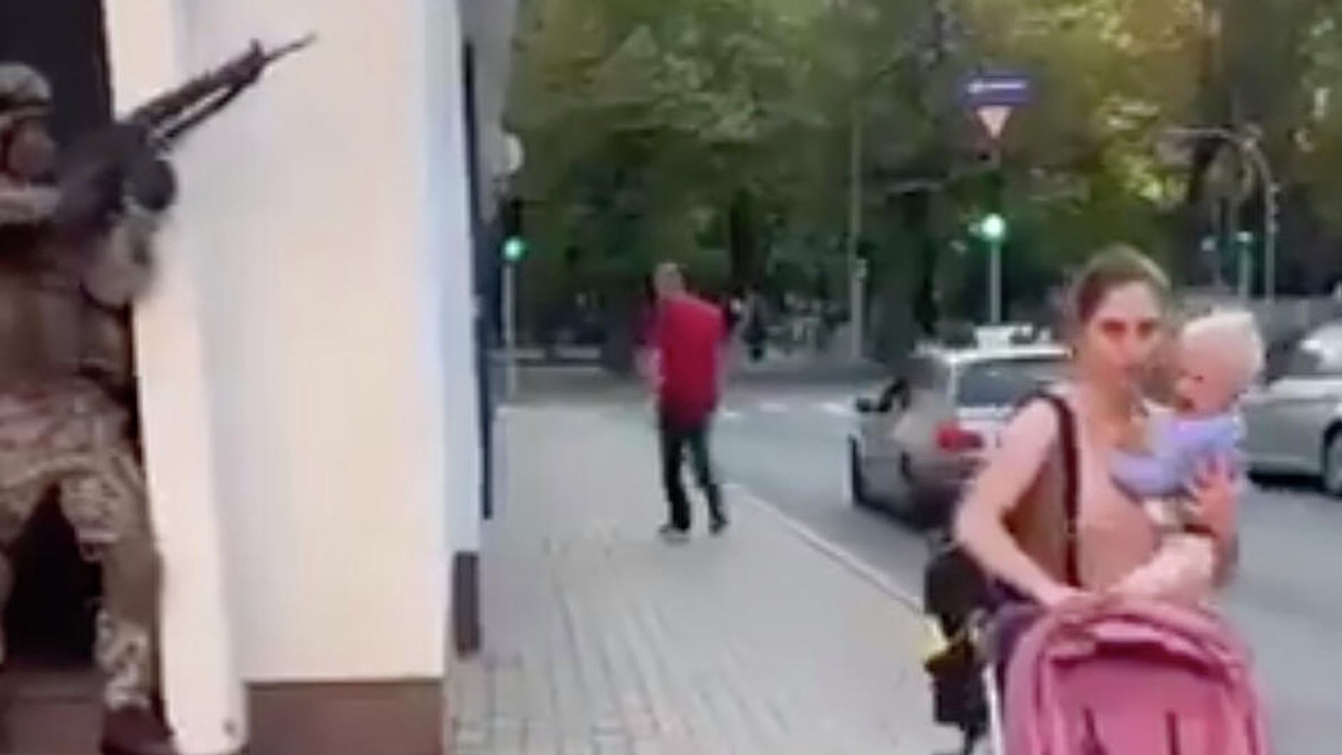Военные учения в Риге. Кадр видео Военные учения в Риге. Кадр видео - РИА Новости, 1920, 16.09.2021