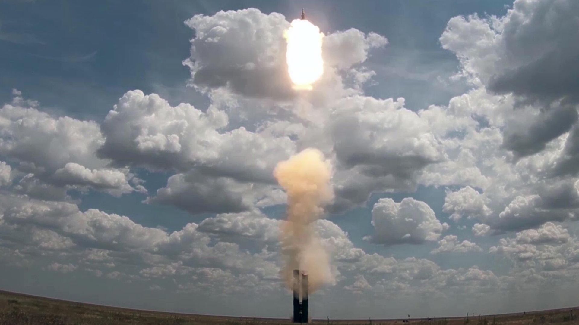 Новейшая зенитная ракетная система С-500 на полигоне Капустин Яр - РИА Новости, 1920, 16.01.2022