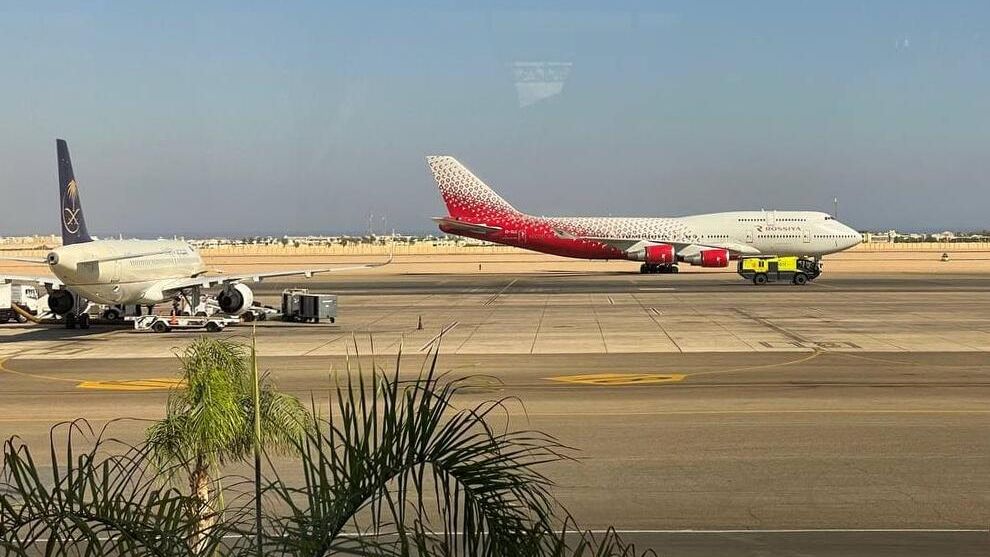 Самолет Boeing 747-400 авиакомпании Россия в Международном аэропорту Шарм-эль-Шейха - РИА Новости, 1920, 20.03.2023