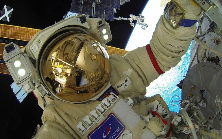 Олег Новицкий во время выхода в открытый космос 9 сентября Олег Новицкий во время выхода в открытый космос 9 сентября