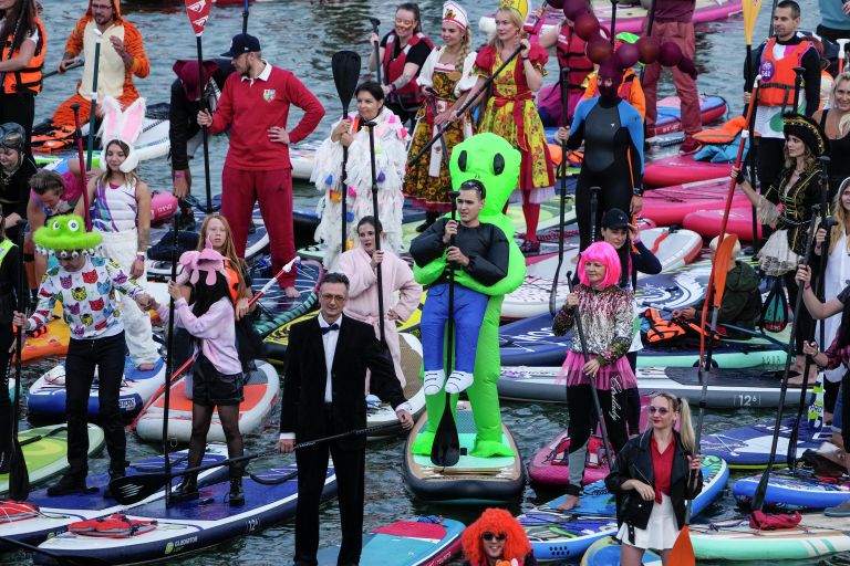 Фестиваль SUP (Stand Up Paddle) - серфинг на гребном канале в Москве Фестиваль SUP (Stand Up Paddle) - серфинг на гребном канале в Москве