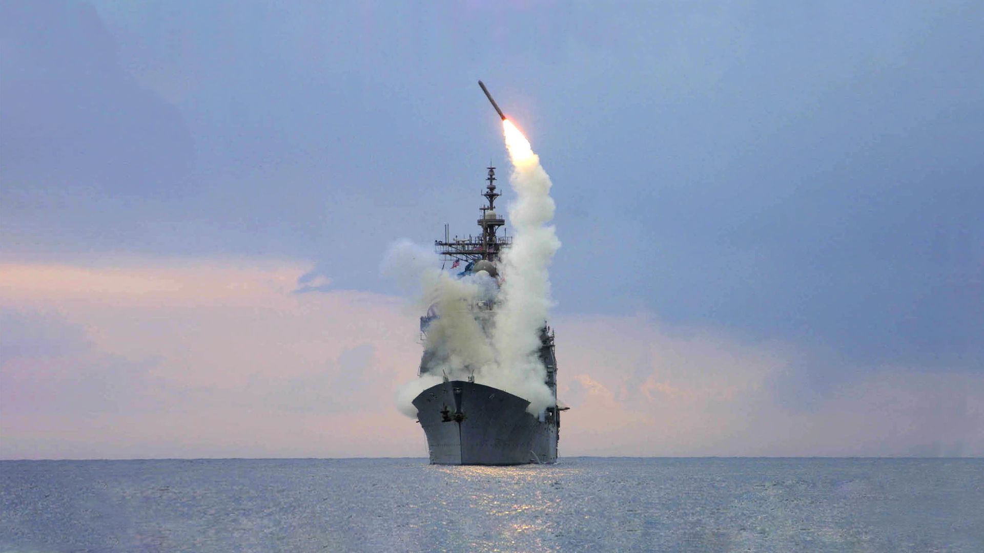 Запуск крылатой ракеты Томагавк с американского военного корабля USS Cape St. George Запуск крылатой ракеты Томагавк с американского военного корабля USS Cape St. George - РИА Новости, 1920, 04.10.2025