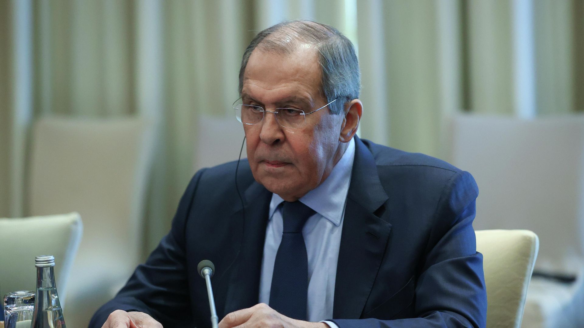 Министр иностранных дел РФ Сергей Лавров во время встречи с министром иностранных дел Китая Ваном И в Душанбе Министр иностранных дел РФ Сергей Лавров во время встречи с министром иностранных дел Китая Ваном И в Душанбе - РИА Новости, 1920, 25.09.2021