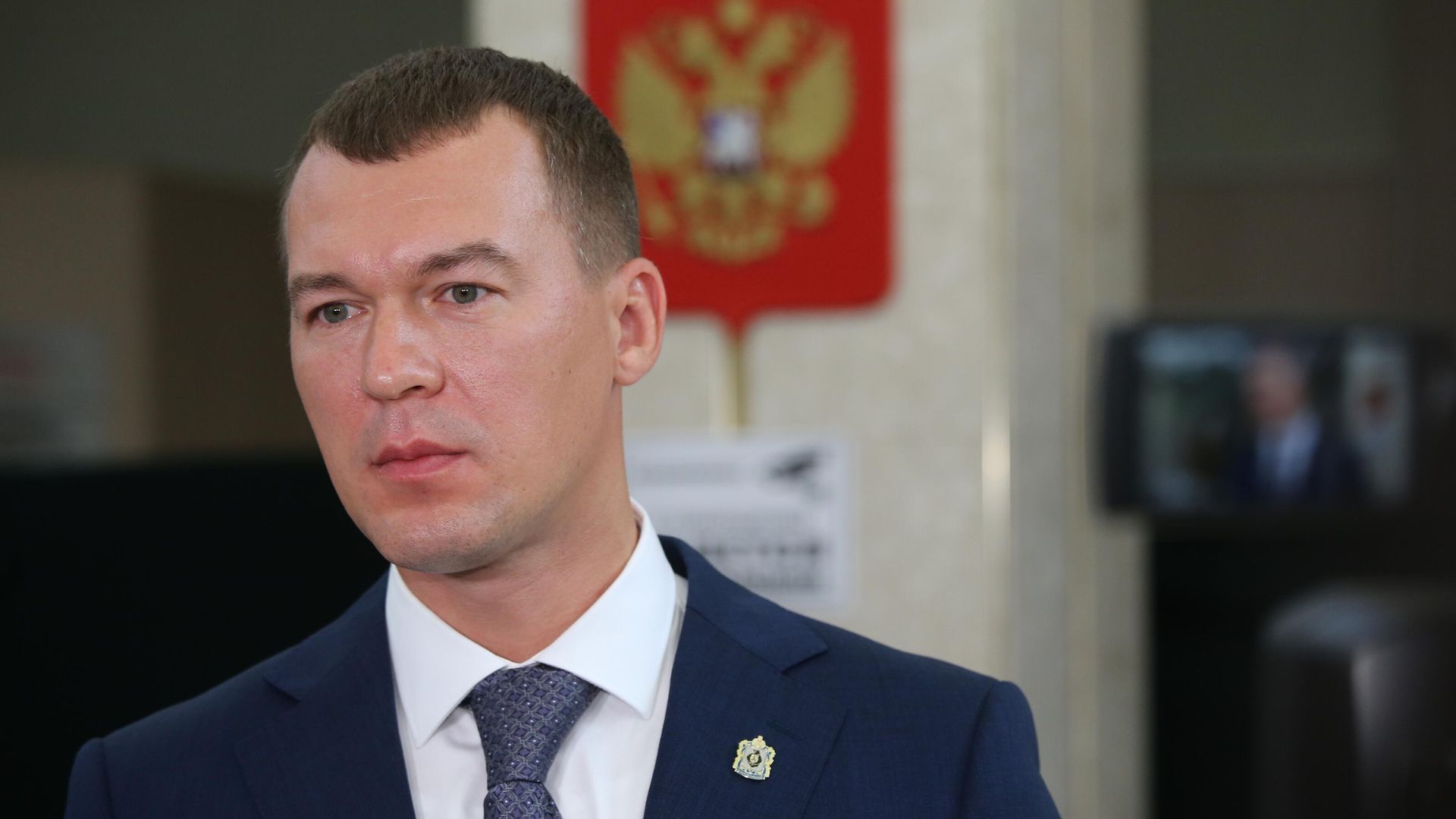 Временно исполняющий обязанности губернатора Хабаровского края Михаил Дегтярев голосует на избирательном участке в Хабаровске Временно исполняющий обязанности губернатора Хабаровского края Михаил Дегтярев голосует на избирательном участке в Хабаровске - РИА Новости, 1920, 20.09.2021