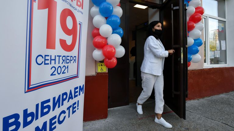 Женщина на избирательном участке в Симферополе Женщина на избирательном участке в Симферополе