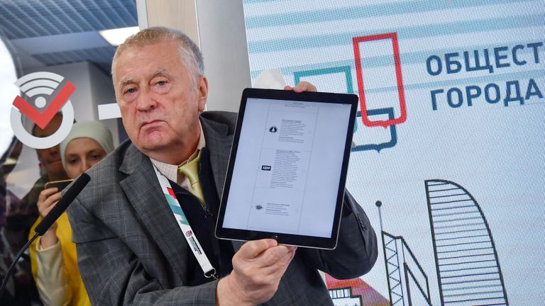 Лидер ЛДПР Владимир Жириновский на избирательном участке в общественном штабе по наблюдению за выборами в Москве Лидер ЛДПР Владимир Жириновский на избирательном участке в общественном штабе по наблюдению за выборами в Москве