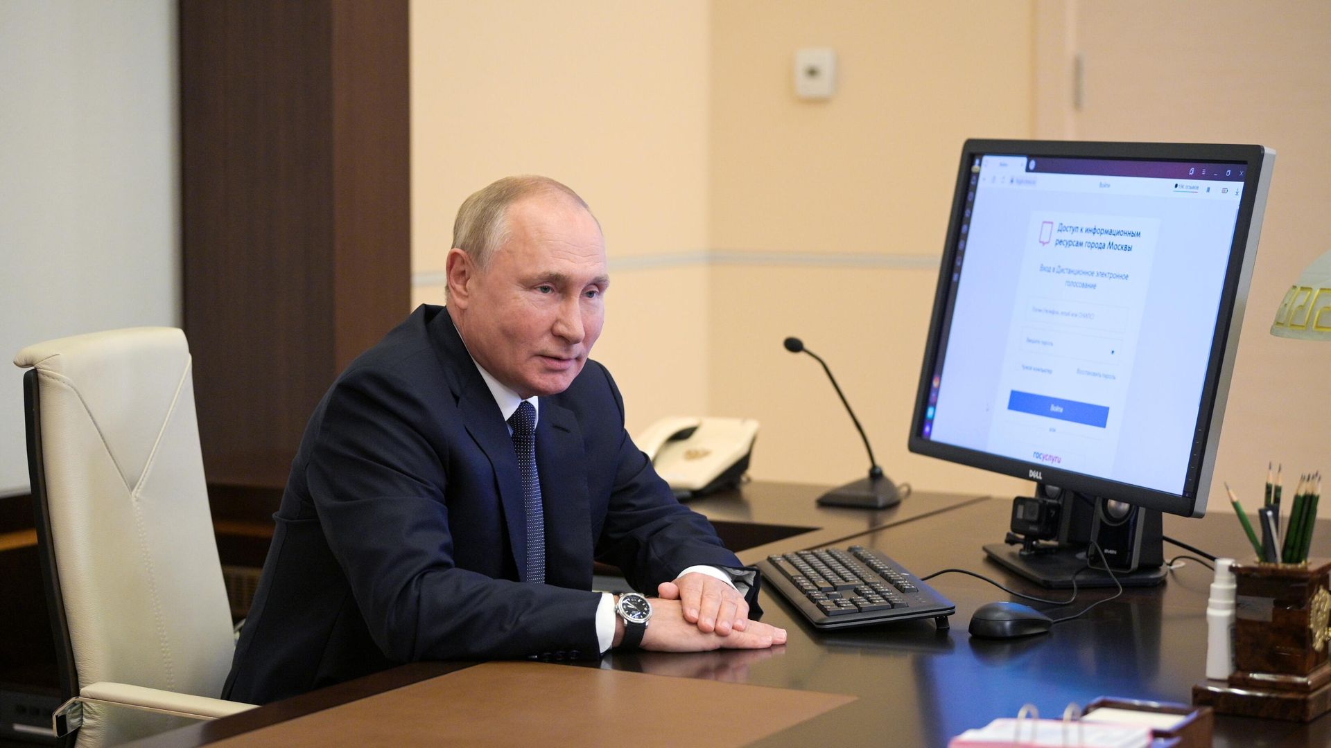 Президент РФ Владимир Путин принял участие в дистанционном электронном голосовании на выборах депутатов Государственной Думы РФ - РИА Новости, 1920, 18.09.2021
