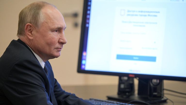 Президент РФ Владимир Путин принял участие в дистанционном электронном голосовании на выборах депутатов Государственной Думы РФ Президент РФ Владимир Путин принял участие в дистанционном электронном голосовании на выборах депутатов Государственной Думы РФ