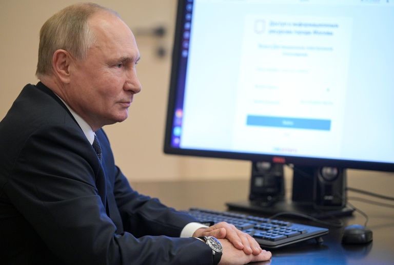 Президент РФ Владимир Путин принял участие в дистанционном электронном голосовании на выборах депутатов Государственной Думы РФ Президент РФ Владимир Путин принял участие в дистанционном электронном голосовании на выборах депутатов Государственной Думы РФ