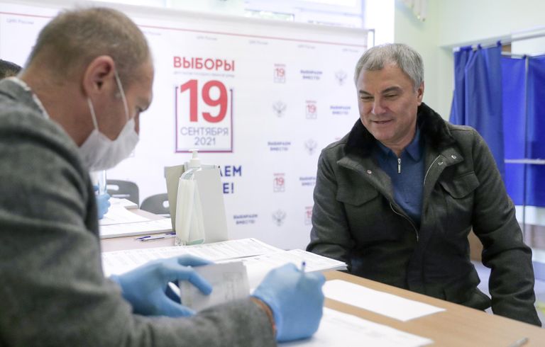 Председатель Государственной Думы РФ Вячеслав Володин на избирательном участке в Москве Председатель Государственной Думы РФ Вячеслав Володин на избирательном участке в Москве
