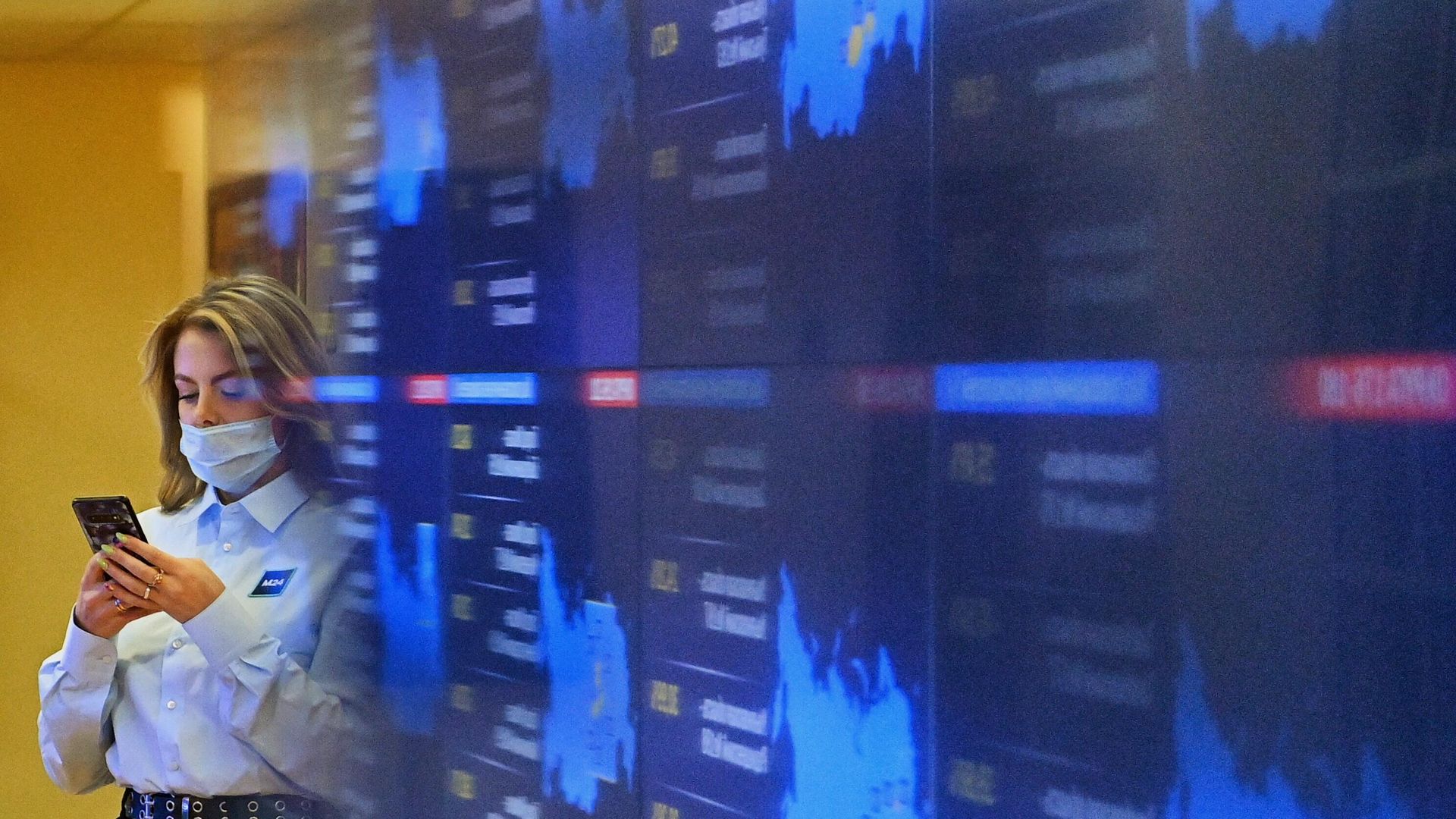 Экраны с номерами округов по голосованию в информационном центре Центральной избирательной комиссии РФ во время выборов в Госдуму 2021 года Экраны с номерами округов по голосованию в информационном центре Центральной избирательной комиссии РФ во время выборов в Госдуму 2021 года - РИА Новости, 1920, 19.09.2021