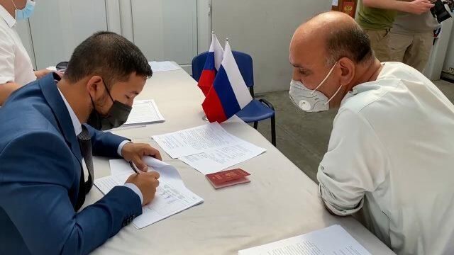 Голосование на выборах в Госдуму в российском посольстве в Кабуле Голосование на выборах в Госдуму в российском посольстве в Кабуле - РИА Новости, 1920, 19.09.2021