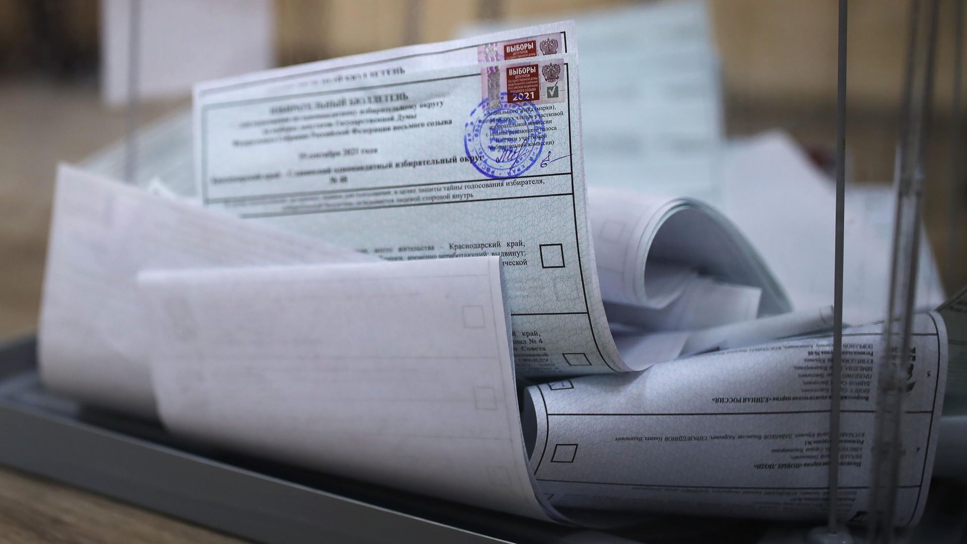 Урна с бюллетенями проголосовавших на выборах депутатов Государственной Думы РФ Урна с бюллетенями проголосовавших на выборах депутатов Государственной Думы РФ - РИА Новости, 1920, 10.05.2022
