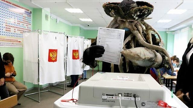 Конь в пальто, пират и невеста: необычные костюмы избирателей на выборах Конь в пальто, пират и невеста: необычные костюмы избирателей на выборах - РИА Новости, 1920, 19.09.2021