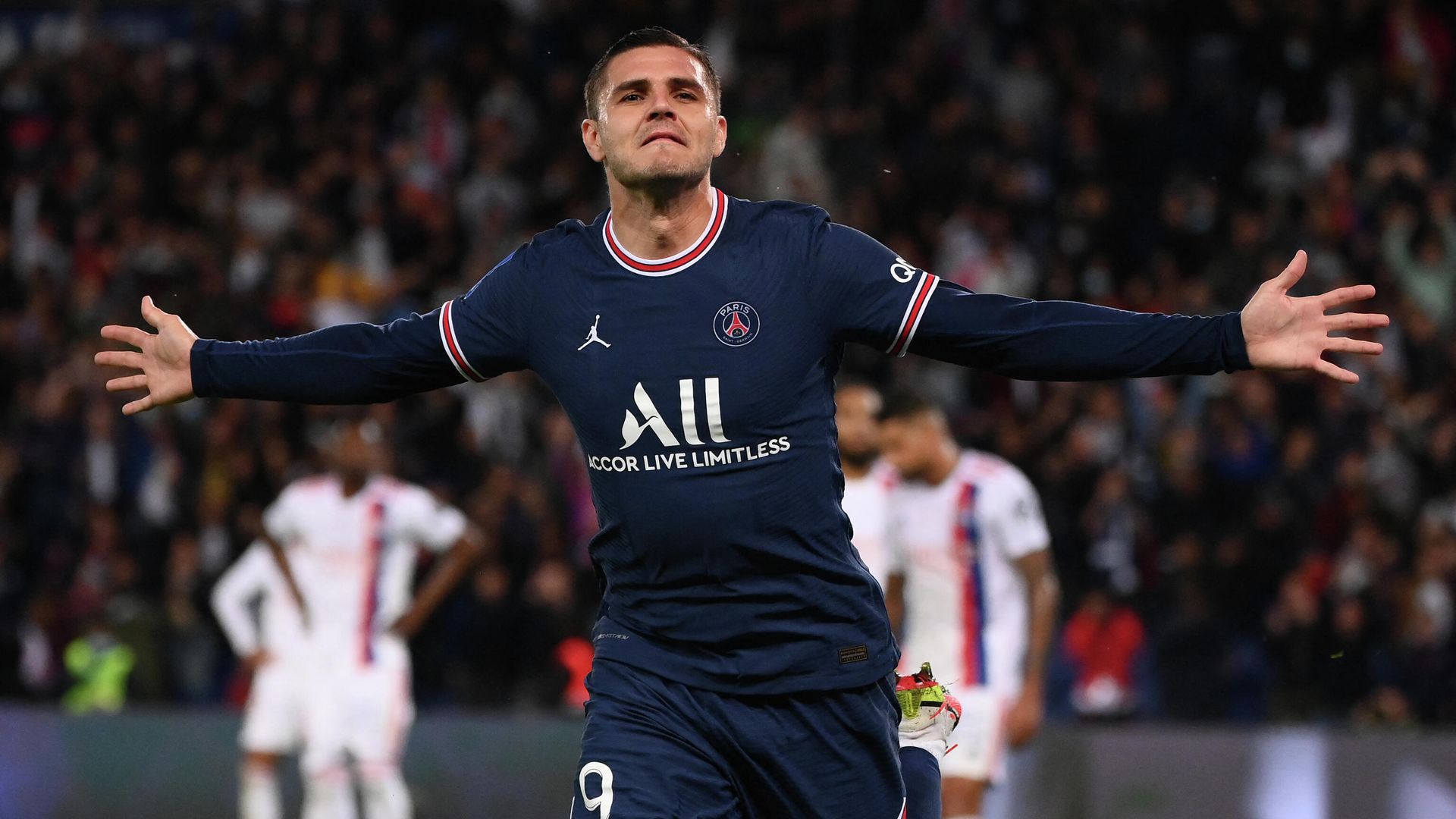 Paris Saint-Germain's Argentinian forward Mauro Icardi celebrates scoring his team's second goal during the French L1 football match between Paris-Saint Germain (PSG) and Olympique Lyonnais at The Parc des Princes Stadium in Paris on September 19, 2021. (Photo by FRANCK FIFE / AFP) Paris Saint-Germain's Argentinian forward Mauro Icardi celebrates scoring his team's second goal during the French L1 football match between Paris-Saint Germain (PSG) and Olympique Lyonnais at The Parc des Princes Stadium in Paris on September 19, 2021. (Photo by FRANCK FIFE / AFP) - РИА Новости, 1920, 19.09.2021