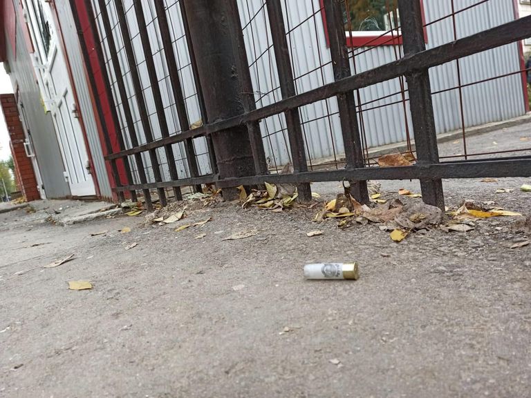 Гильза у ворот Пермского государственного университета Гильза у ворот Пермского государственного университета