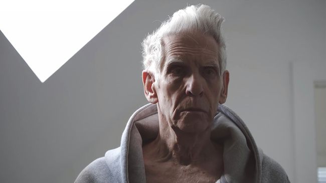 Кадр из короткометражного фильма “The Death of David Cronenberg”