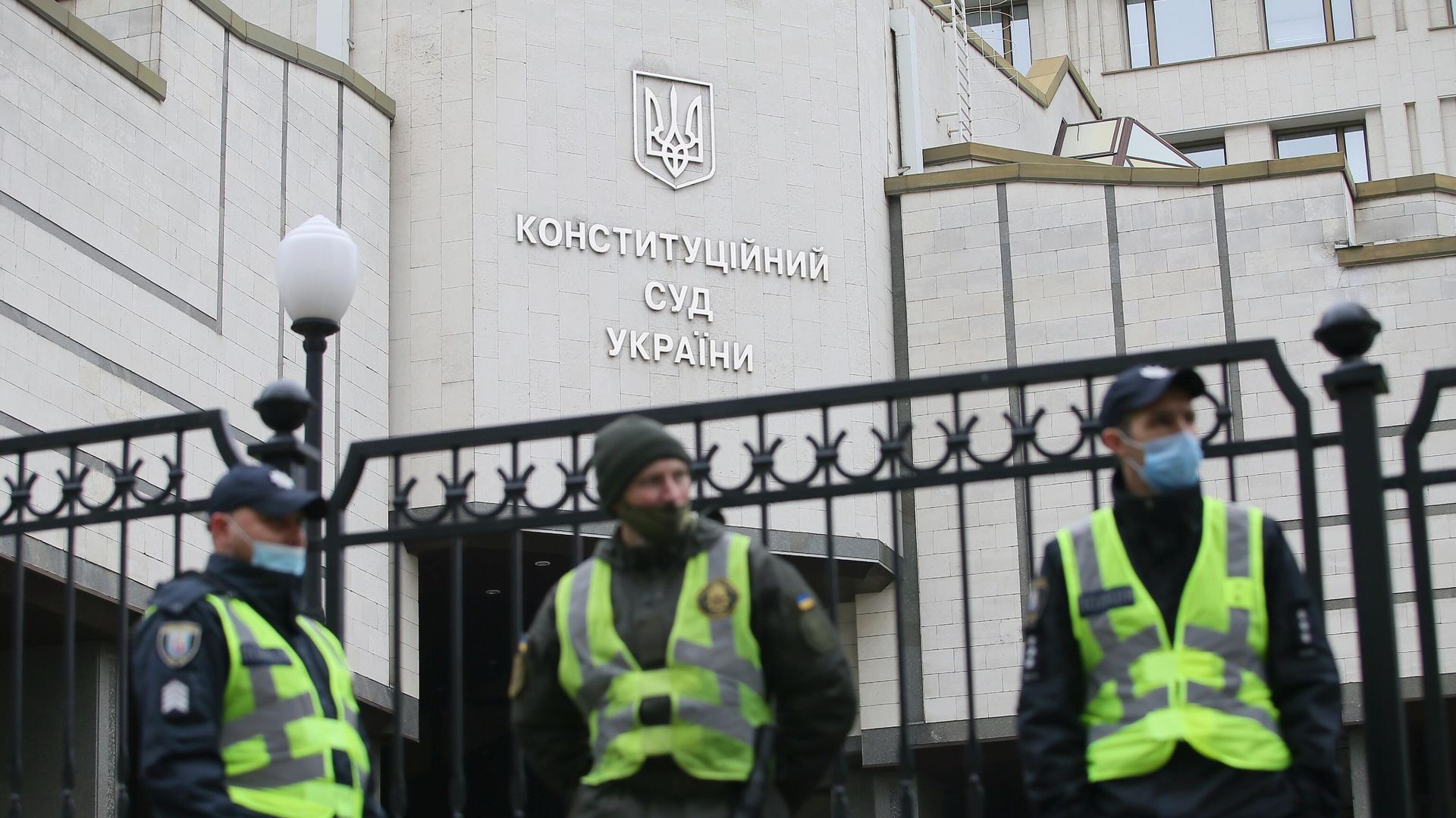 Сотрудники Национальной гвардии Украины у здания Конституционного суда в Киеве Сотрудники Национальной гвардии Украины у здания Конституционного суда в Киеве - РИА Новости, 1920, 21.12.2021