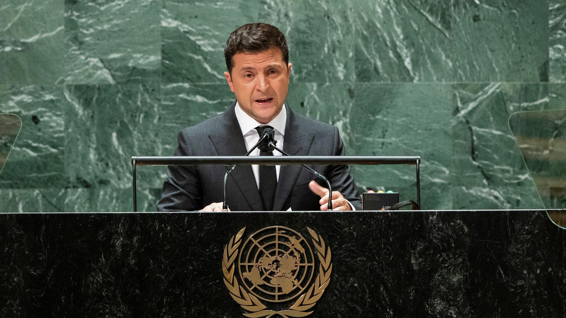 Президент Украины Владимир Зеленский во время выступления на Генассамблее ООН в Нью-Йорке Президент Украины Владимир Зеленский во время выступления на Генассамблее ООН в Нью-Йорке - РИА Новости, 1920, 23.09.2021