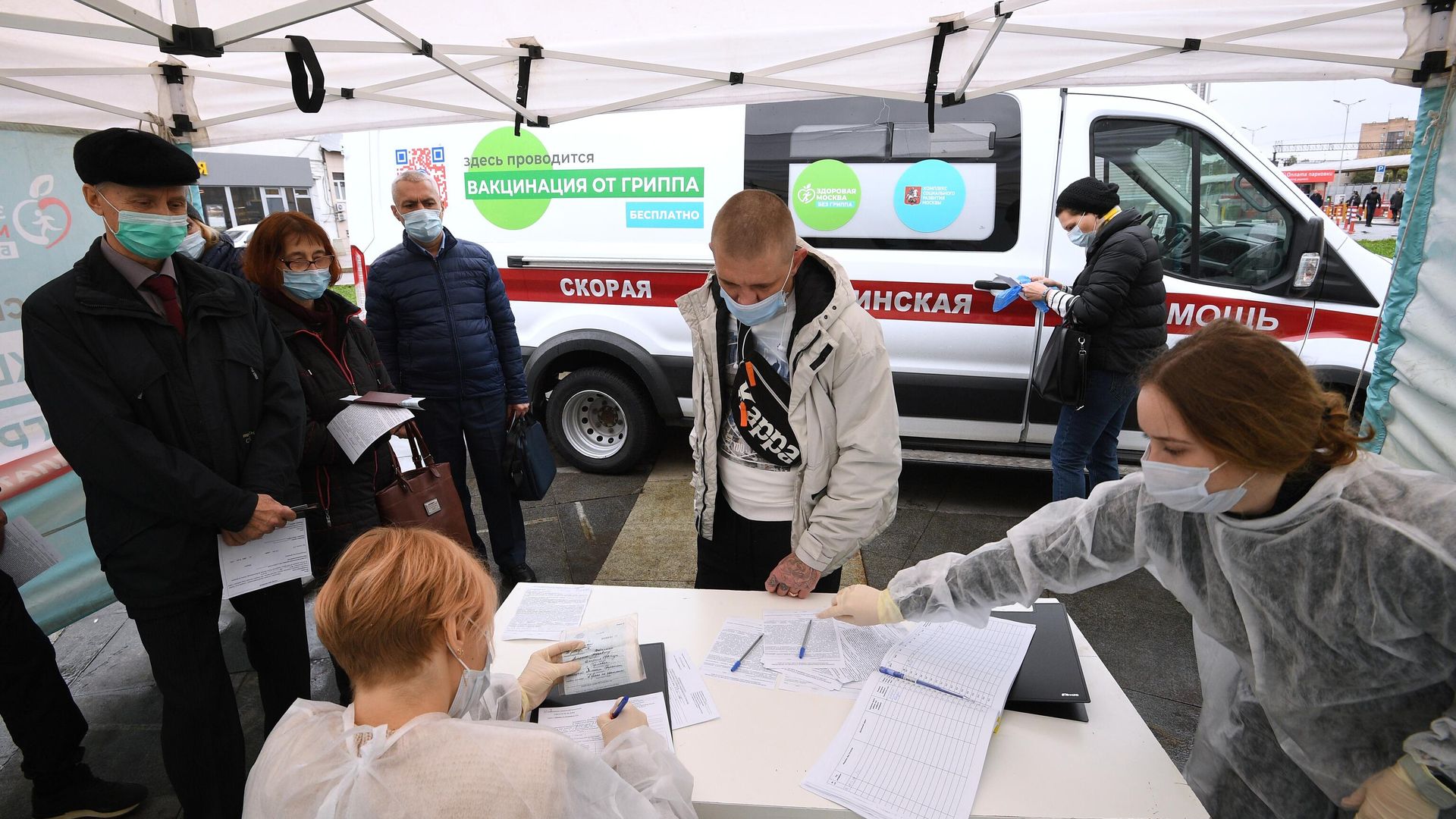 Мобильный пункт вакцинации от гриппа в Москве Мобильный пункт вакцинации от гриппа в Москве - РИА Новости, 1920, 28.09.2021