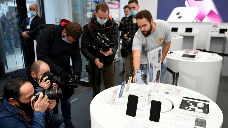 Старт продаж iPhone 13