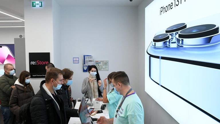 Старт продаж iPhone 13