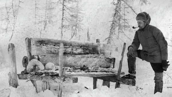 В. Н. Васильев у якутского воздушного захоронения в Енисейской губернии (1905) В. Н. Васильев у якутского воздушного захоронения в Енисейской губернии (1905) - РИА Новости, 1920, 26.09.2021