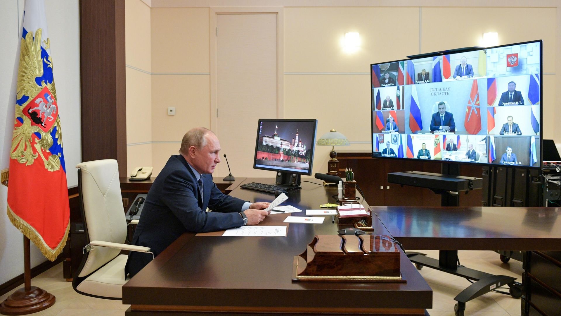 Президент РФ Владимир Путин проводит в режиме видеоконференции встречу с избранными высшими должностными лицами субъектов РФ Президент РФ Владимир Путин проводит в режиме видеоконференции встречу с избранными высшими должностными лицами субъектов РФ - РИА Новости, 1920, 25.09.2021