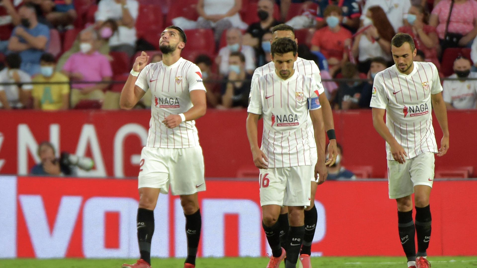 Sevilla's Spanish forward Rafa Mir (L) celebrates scoring his teams second goal during the Spanish League football match between Sevilla FC and RCD Espanyol at the Ramon Sanchez Pizjuan stadium in Seville on September 25, 2021. (Photo by CRISTINA QUICLER / AFP) Sevilla's Spanish forward Rafa Mir (L) celebrates scoring his teams second goal during the Spanish League football match between Sevilla FC and RCD Espanyol at the Ramon Sanchez Pizjuan stadium in Seville on September 25, 2021. (Photo by CRISTINA QUICLER / AFP) - РИА Новости, 1920, 25.09.2021