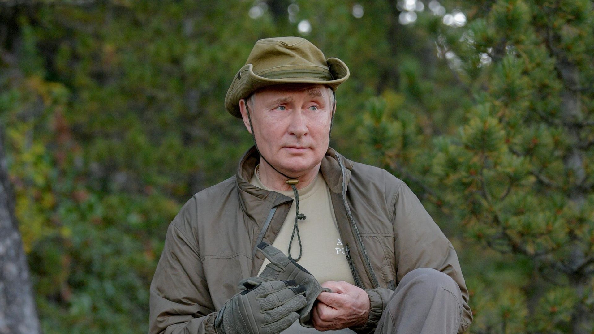 Президент РФ Владимир Путин во время прогулки в тайге Президент РФ Владимир Путин во время прогулки в тайге - РИА Новости, 1920, 27.09.2021