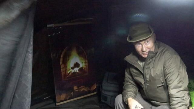 Уютненько – Шойгу заглянул в палатку к Путину во время похода по тайге Уютненько – Шойгу заглянул в палатку к Путину во время похода по тайге - РИА Новости, 1920, 24.10.2021