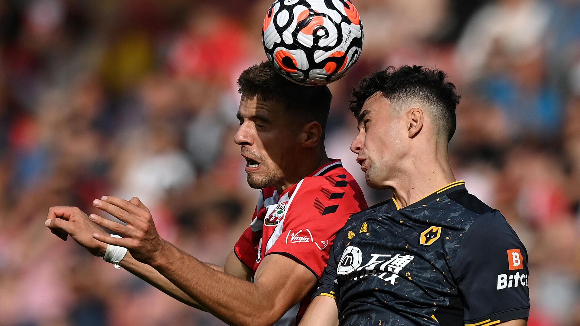 Southampton's Polish defender Jan Bednarek (L) vies to header the ball with Wolverhampton Wanderers' English defender Max Kilman during the English Premier League football match between Southampton and Wolverhampton Wanderers at St Mary's Stadium in Southampton, southern England on September 26, 2021. (Photo by Glyn KIRK / AFP) / RESTRICTED TO EDITORIAL USE. No use with unauthorized audio, video, data, fixture lists, club/league logos or 'live' services. Online in-match use limited to 120 images. An additional 40 images may be used in extra time. No video emulation. Social media in-match use limited to 120 images. An additional 40 images may be used in extra time. No use in betting publications, games or single club/league/player publications. / Southampton's Polish defender Jan Bednarek (L) vies to header the ball with Wolverhampton Wanderers' English defender Max Kilman during the English Premier League football match between Southampton and Wolverhampton Wanderers at St Mary's Stadium in Southampton, southern England on September 26, 2021. (Photo by Glyn KIRK / AFP) / RESTRICTED TO EDITORIAL USE. No use with unauthorized audio, video, data, fixture lists, club/league logos or 'live' services. Online in-match use limited to 120 images. An additional 40 images may be used in extra time. No video emulation. Social media in-match use limited to 120 images. An additional 40 images may be used in extra time. No use in betting publications, games or single club/league/player publications. / - РИА Новости, 1920, 26.09.2021