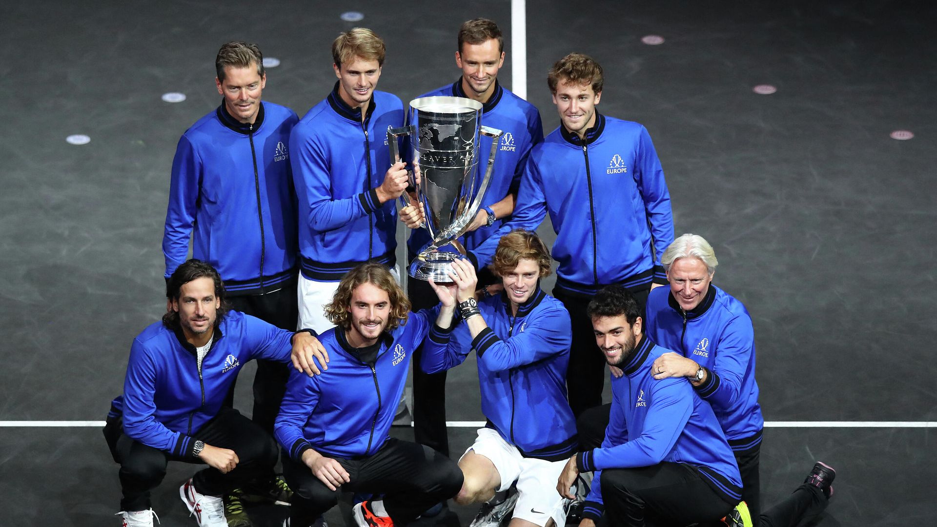 BOSTON, MASSACHUSETTS - SEPTEMBER 26: (Top L-R) Vice Captain Thomas Enqvist, Alexander Zverev, Daniil Medvedev, Casper Ruud (Bottom L-R) Feliciano Lopez, Stefanos Tsitsipas, Andrey Rublev, Matteo Berrettini and Captain Bjorn Borg of Team Europe pose with the Laver Cup trophy after Team Europe defeated Team World to win the 2021 Laver Cup at TD Garden on September 26, 2021 in Boston, Massachusetts. Adam Glanzman/Getty Images for Laver Cup/AFP (Photo by Adam Glanzman / GETTY IMAGES NORTH AMERICA / Getty Images via AFP) BOSTON, MASSACHUSETTS - SEPTEMBER 26: (Top L-R) Vice Captain Thomas Enqvist, Alexander Zverev, Daniil Medvedev, Casper Ruud (Bottom L-R) Feliciano Lopez, Stefanos Tsitsipas, Andrey Rublev, Matteo Berrettini and Captain Bjorn Borg of Team Europe pose with the Laver Cup trophy after Team Europe defeated Team World to win the 2021 Laver Cup at TD Garden on September 26, 2021 in Boston, Massachusetts. Adam Glanzman/Getty Images for Laver Cup/AFP (Photo by Adam Glanzman / GETTY IMAGES NORTH AMERICA / Getty Images via AFP) - РИА Новости, 1920, 27.09.2021