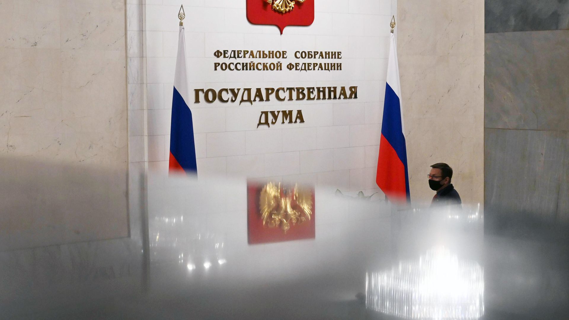 Мужчина в здании Государственной думы РФ - РИА Новости, 1920, 20.05.2021