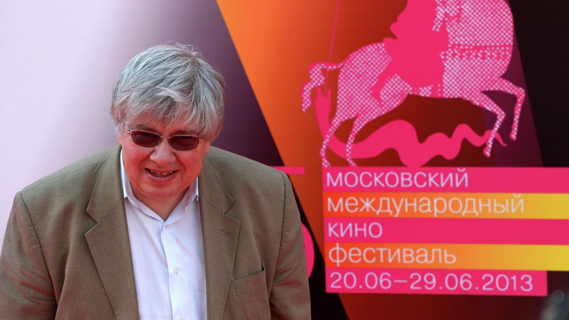 Кинокритик Кирилл Разлогов перед началом церемонии открытия 35-го ММКФ Кинокритик Кирилл Разлогов перед началом церемонии открытия 35-го ММКФ - РИА Новости, 1920, 27.09.2021