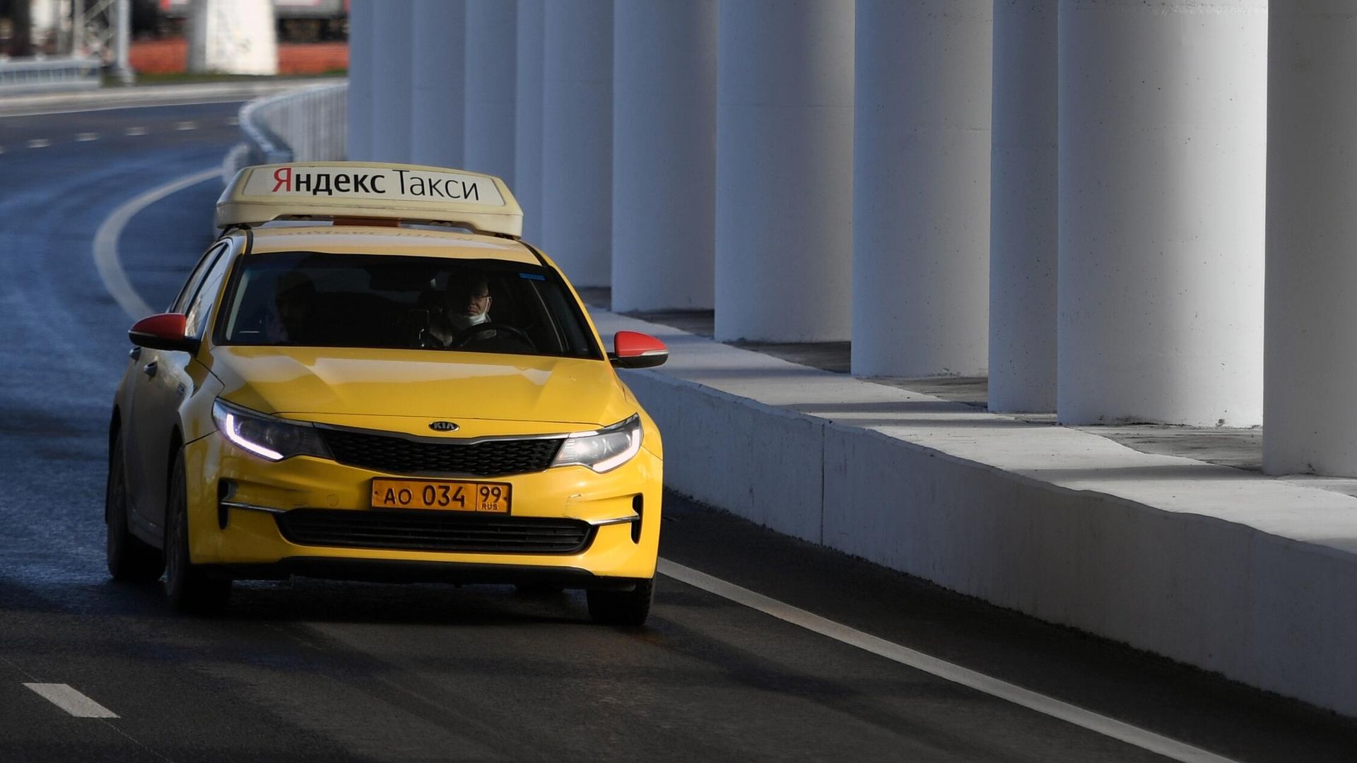 Автомобиль такси на улице в Москве Автомобиль такси на улице в Москве - РИА Новости, 1920, 17.05.2023