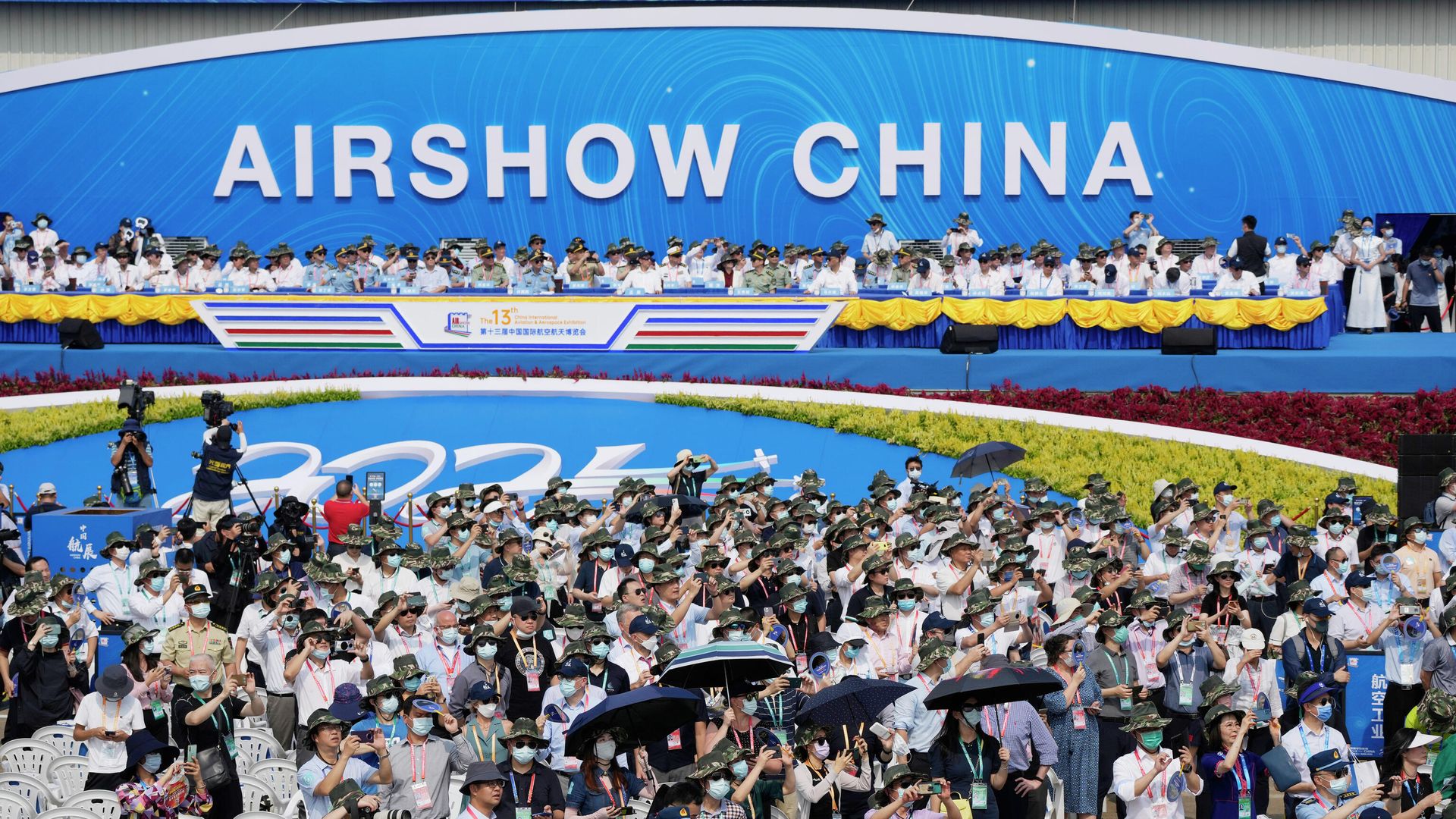 Посетители на выставке Airshow China в Чжухае Посетители на выставке Airshow China в Чжухае - РИА Новости, 1920, 05.11.2024