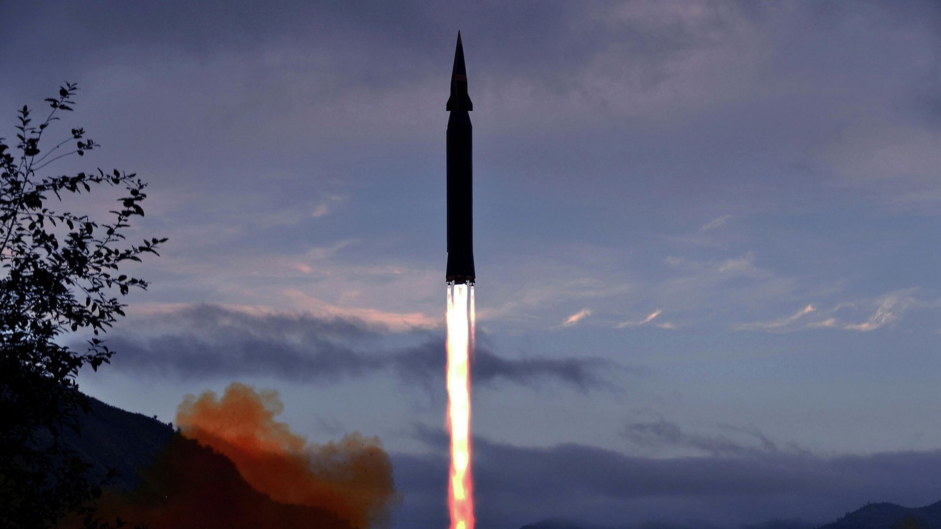 Испытания гиперзвуковой ракеты Hwasong-8 в КНДР Испытания гиперзвуковой ракеты Hwasong-8 в КНДР - РИА Новости, 1920, 29.09.2021